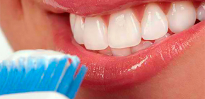 Dentifrici sbiancanti: come scegliere il migliore e allo stesso tempo non danneggiare lo smalto?