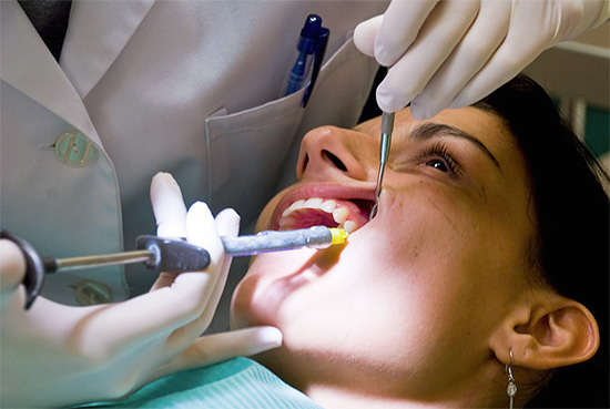 Ao usar anestesia, o tratamento dentário pode ser quase indolor para o paciente.