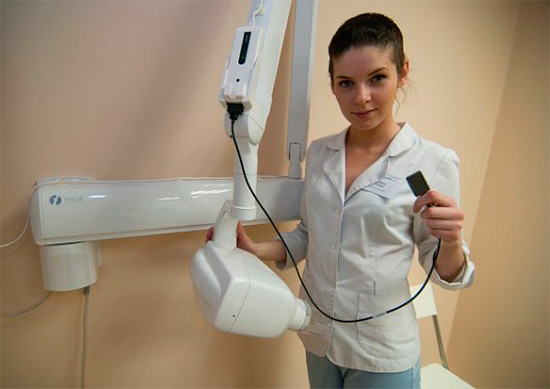 La radiografia su un visiografo crea un carico di radiazioni minimo sul corpo della donna incinta, ma questa procedura è controindicata nel primo trimestre.