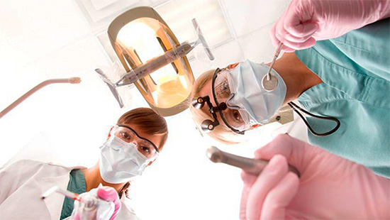 Per lo più le donne in gravidanza hanno paura della probabilità che il trattamento dentale abbia un effetto negativo sul feto in via di sviluppo.