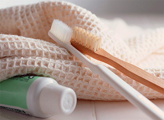 È importante lavarsi i denti regolarmente durante la gravidanza, anche se la fatica e la tossicosi vengono superate, poiché questa procedura svolge un ruolo decisivo nella prevenzione dello sviluppo della carie.