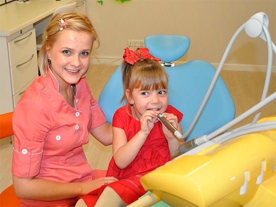 Os pais de bebês fazem muitas perguntas interessantes para dentistas pediátricos, algumas das quais vamos dar uma olhada mais de perto ...
