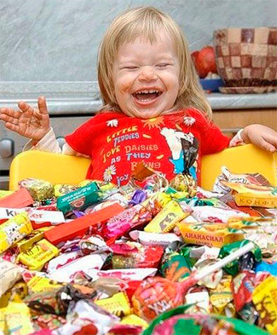 A prevenção de cárie em crianças deve incluir correção dietética.