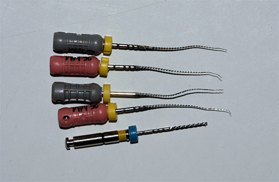 Limas dentárias - usadas na limpeza de canais dentários.