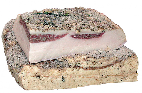 È improbabile che il lardo salato ti salvi dal dolore, anche se il sale può attirare il pus dalle aree dolenti.