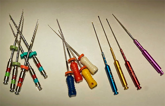 Limas dentárias - agulhas finas usadas no tratamento de canais dentários.