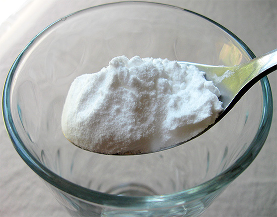 Una soluzione ipertonica di sale e soda a volte consente di allungare parzialmente il pus dalla gomma infiammata.