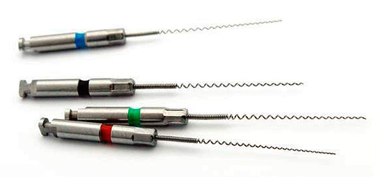 Às vezes, os instrumentos dentários quebram no canal radicular do dente quando são processados ​​...