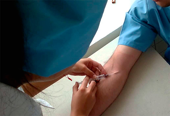 Métodos comuns para parar o sangramento incluem injeção intravenosa de medicamentos especiais ...