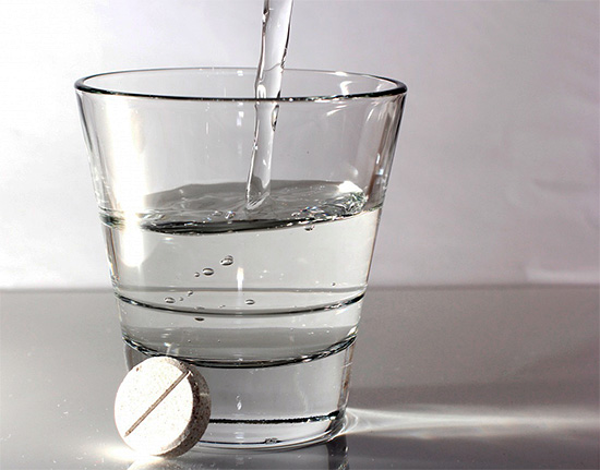 Ao tomar medicamentos antipiréticos, lembre-se de que todos eles têm vários efeitos colaterais e contra-indicações.