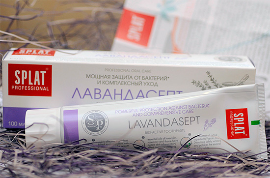 Creme dental com efeito bactericida pronunciado Splat Lavendersept.