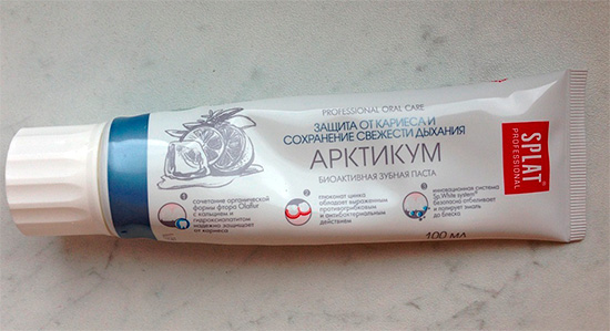 O creme dental Splat Arktikum permite que você mantenha o hálito fresco por um longo tempo.