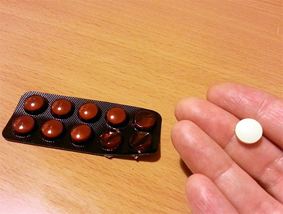 Mesmo com uma dor de dente forte e rapidamente recorrente, você não pode tomar mais de quatro comprimidos do medicamento por dia.