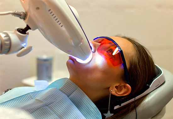 Na foto - outro exemplo do chamado foto-clareamento dos dentes ZOOM.