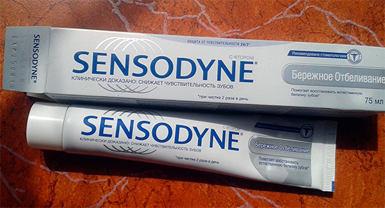 Sensodyne Clareamento suave - é a aparência da embalagem e do tubo de creme dental.