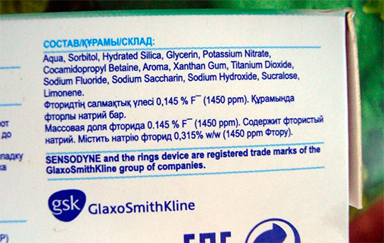 A foto mostra a composição do creme dental com flúor Sensodyne