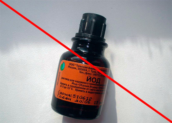 Da mesma forma, uma solução de álcool de iodo não deve ser usada.