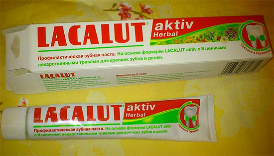Devido ao conteúdo dos componentes da planta, o creme dental Aktiv Herbal Lakalyut possui propriedades anti-inflamatórias altamente pronunciadas.
