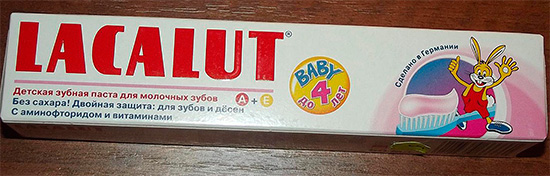 Creme dental infantil para dentes de leite Lacalut Baby (para bebês de 0 a 4 anos).