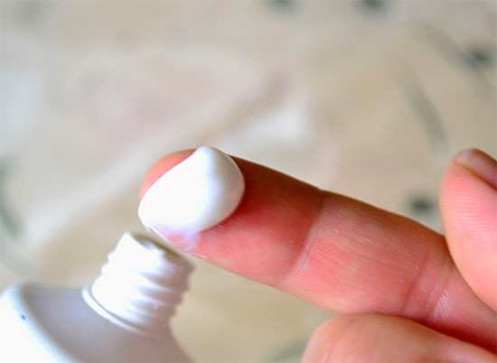 Muitas vezes, eles tentam se livrar da acne com cremes dentais, mas essa é realmente uma maneira eficaz e é segura para uma pele saudável?
