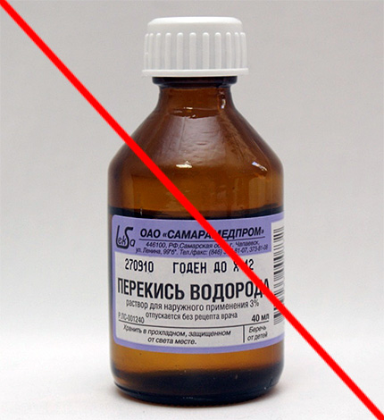 Não é recomendado o uso de peróxido de hidrogênio para enxaguar a boca, pois com esse uso é fácil obter queimaduras das mucosas.