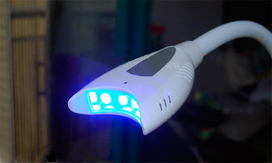 As fontes de luz usadas (lâmpadas) podem ser diferentes - halogênio, LED ...