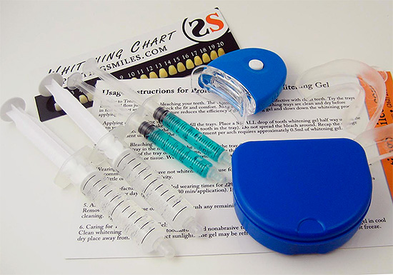 Kit de clareamento dos dentes com tampa e ativador de LED.