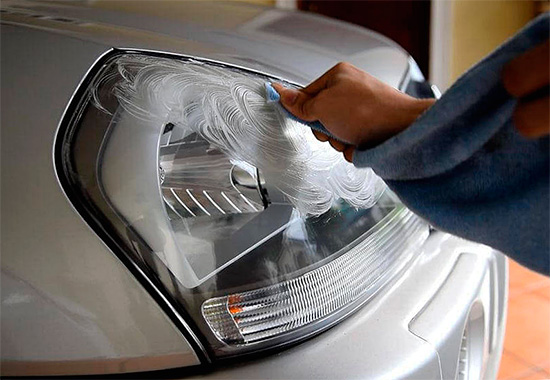 Questa proprietà può essere utilizzata, ad esempio, per lucidare i fari delle automobili.