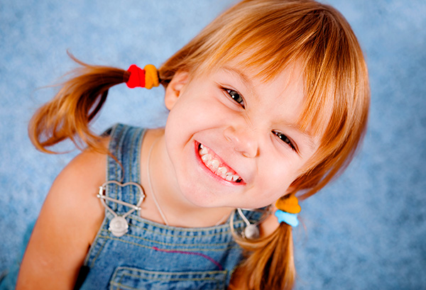 Os pais precisam se esforçar para manter todos os dentes do bebê saudáveis ​​até sua mudança natural.