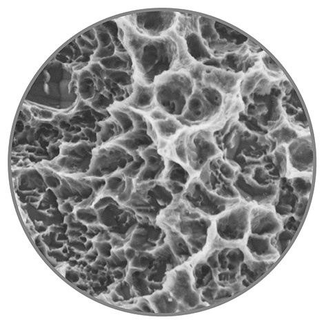 E aqui está a superfície do implante dentário de titânio XiVE sob um microscópio ...